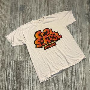 Gildan Men's Cream and White T-shirt